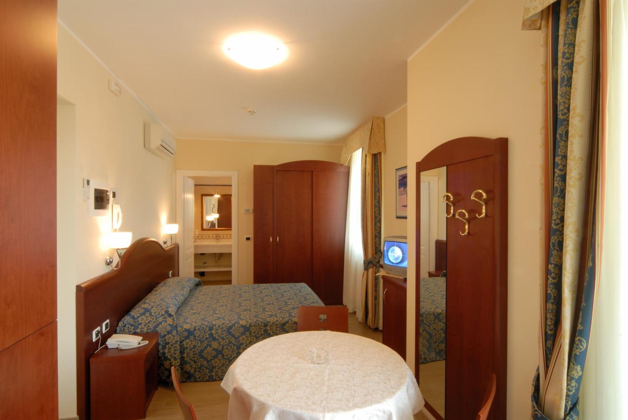 Residence Costa Smeralda Grottammare Exterior foto