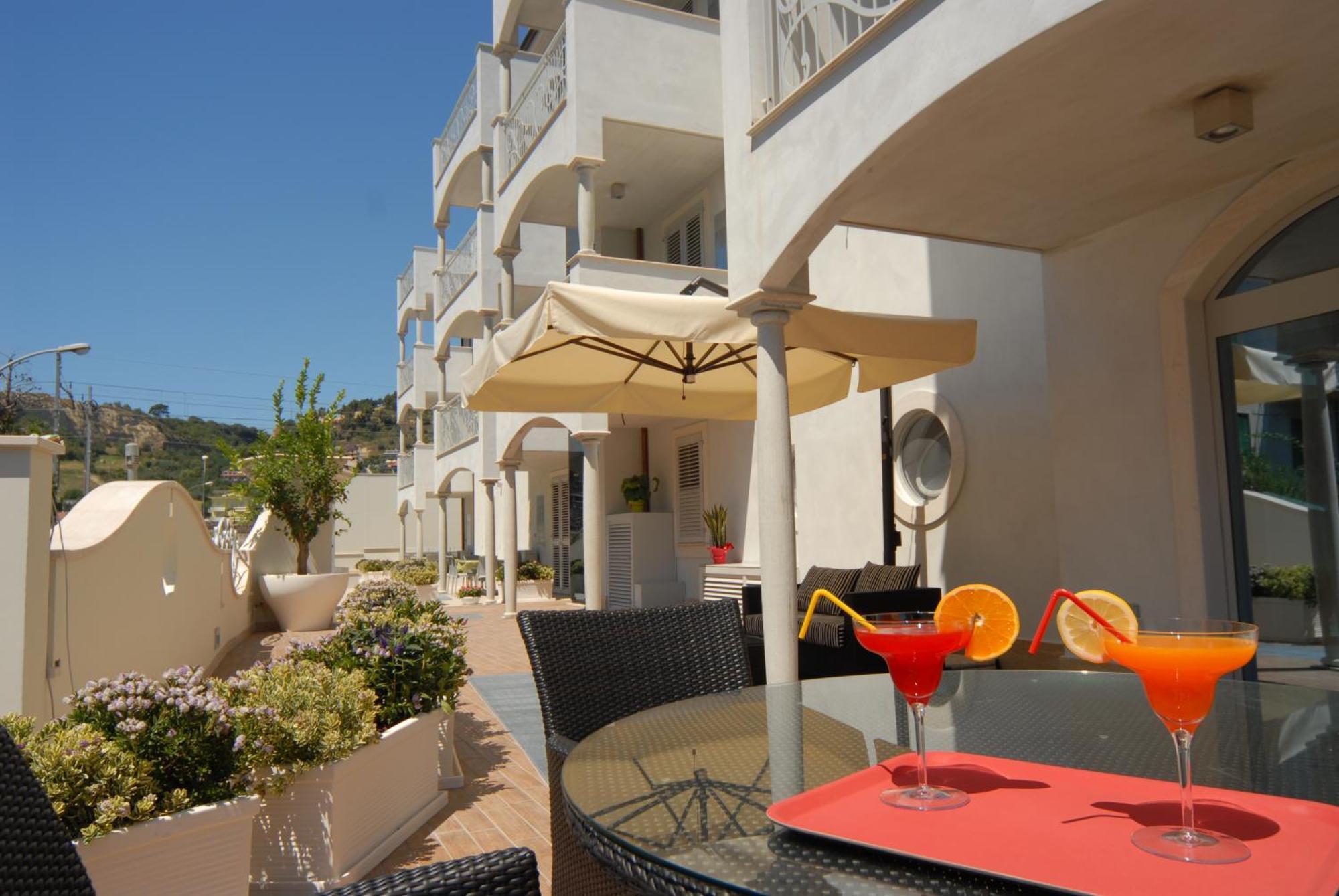 Residence Costa Smeralda Grottammare Exterior foto