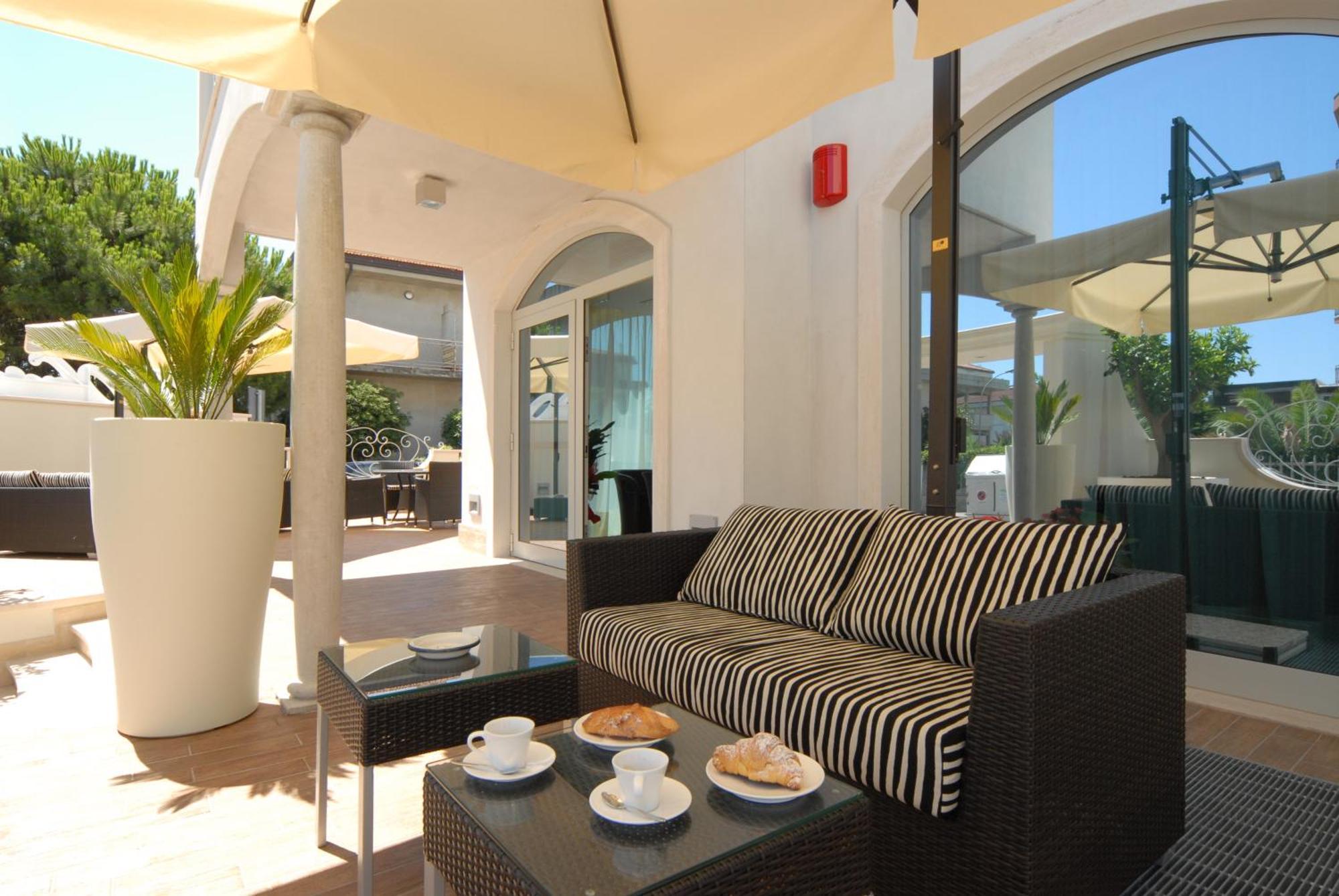 Residence Costa Smeralda Grottammare Exterior foto