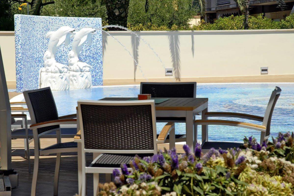 Residence Costa Smeralda Grottammare Exterior foto